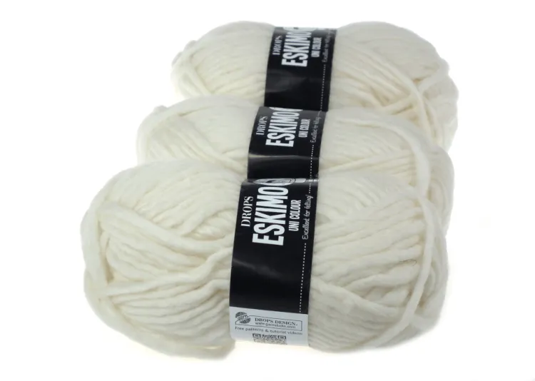 Gruba włóczka,  DROPS Eskimo, kolor 01 ecru
