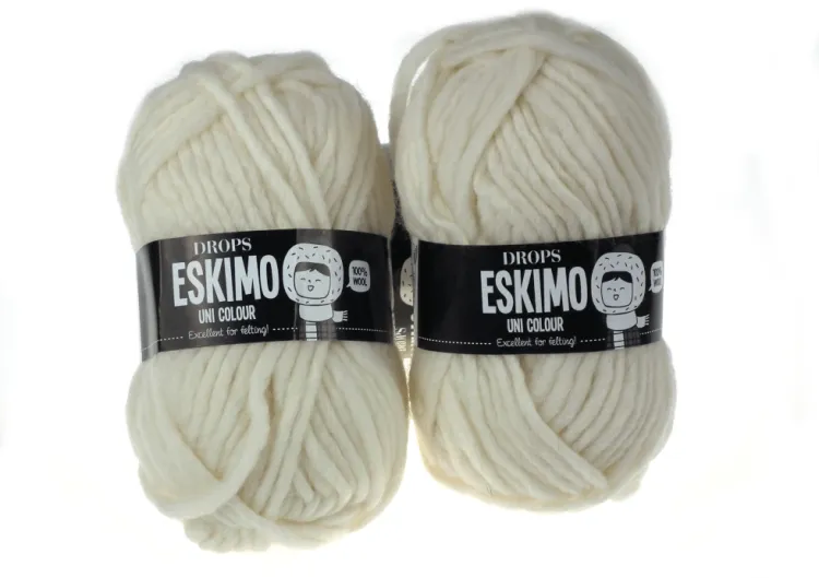 Gruba włóczka,  DROPS Eskimo, kolor 01 ecru