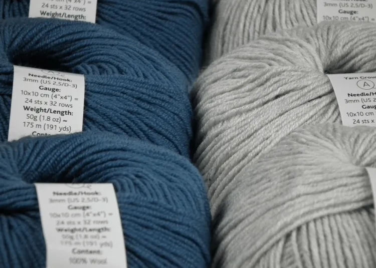 Wełna Merino, DROPS Baby Merino, kolor 42 petrol i jasny szary