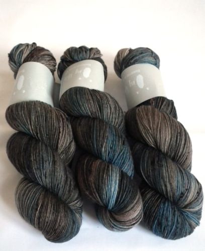 welna-merino-Qing-Fibre-fingering-kolor-bluefinch