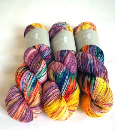 welna-merino-Qing-Fibre-fingering-kolor-shindig