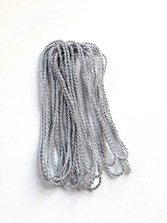 Sznurek ozdobny, 2mm, srebrny
