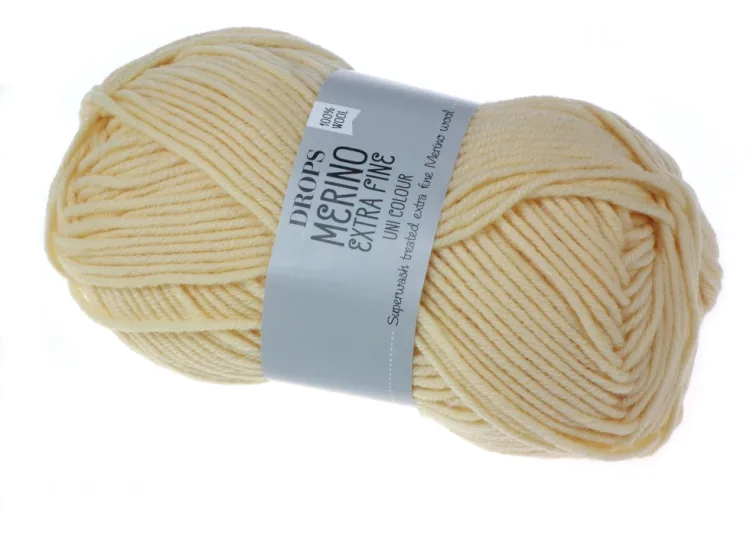 Włóczka,  DROPS Merino Extra Fine, kolor 24 jasnożółty