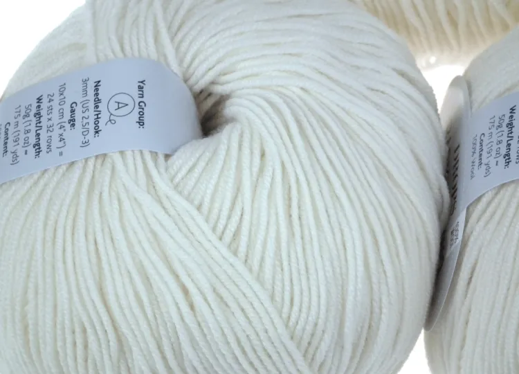 welna merino - Drops Baby Merino - kolor 02 ecru